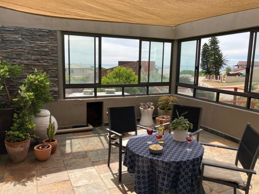 8 Bedroom Property for Sale in Paradise Beach Eastern Cape